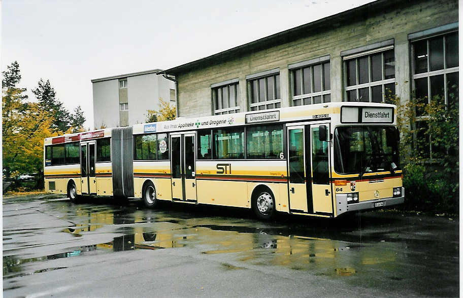 (043'706) - STI Thun - Nr. 64/BE 434'764 - Mercedes am 31. Oktober 2000 in Thun, Garage