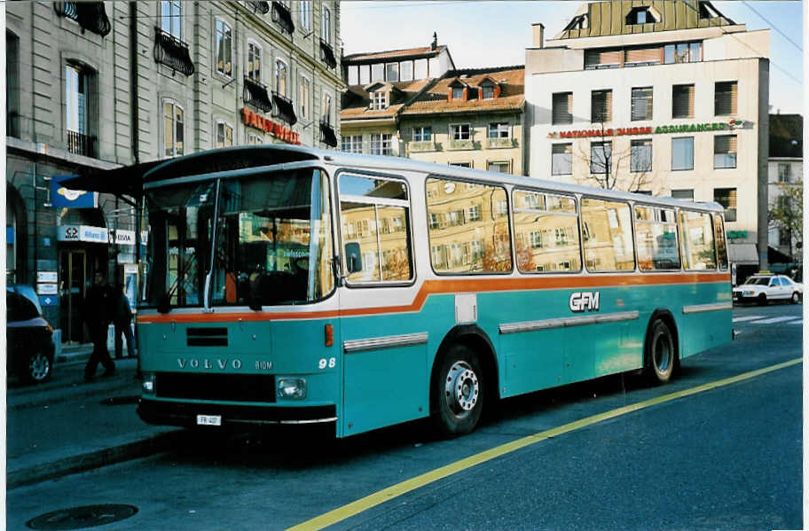 (043'905) - GFM Fribourg - Nr. 98/FR 407 - Volvo/Hess am 25. November 2000 in Fribourg, Place Phyton