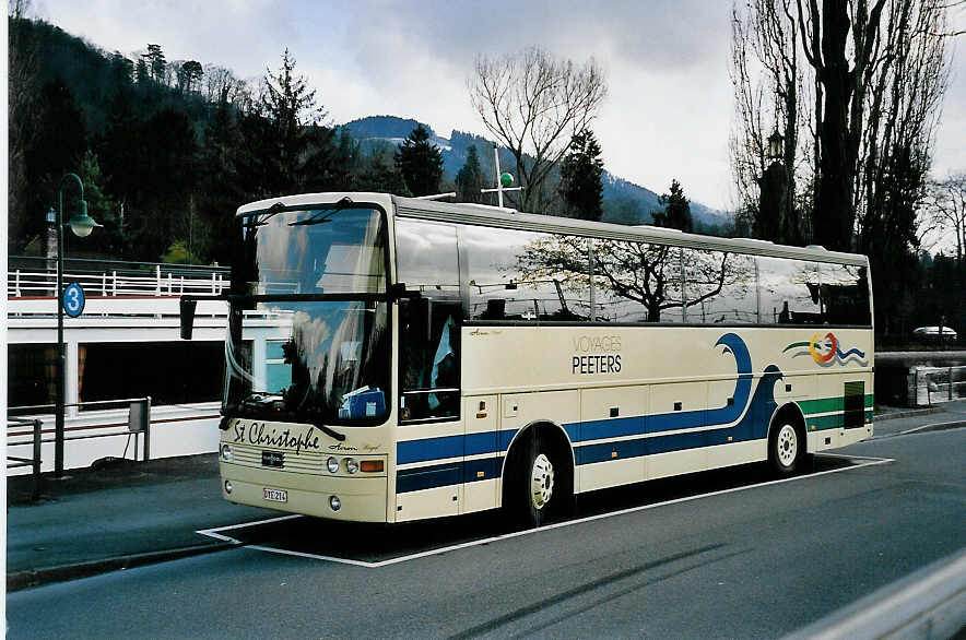 (044'704) - Aus Belgien: Peters, Hannut - DYE-214 - Van Hool am 1. Februar 2001 bei der Schiffl�ndte Thun
