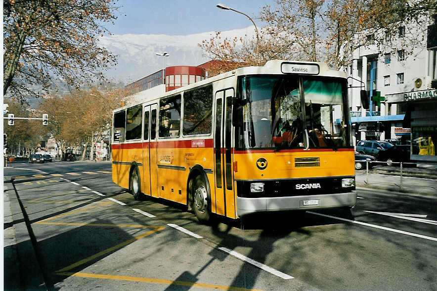(044'834) - Dubuis, Savi�se - VS 3806 - Scania/Lauber am 20. Februar 2001 beim Bahnhof Sion