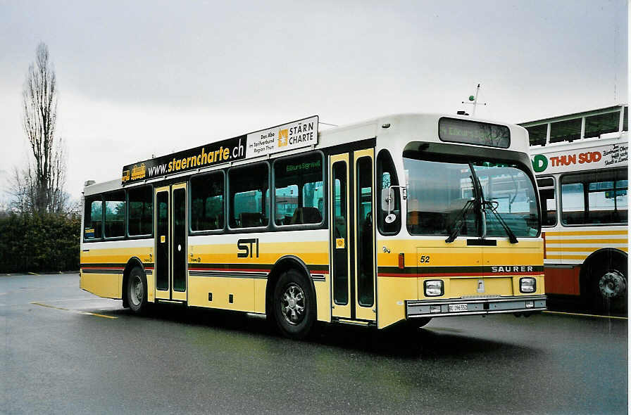 (045'208) - STI Thun - Nr. 52/BE 396'552 - Saurer/R&J am 8. M�rz 2001 bei der Schiffl�ndte Thun