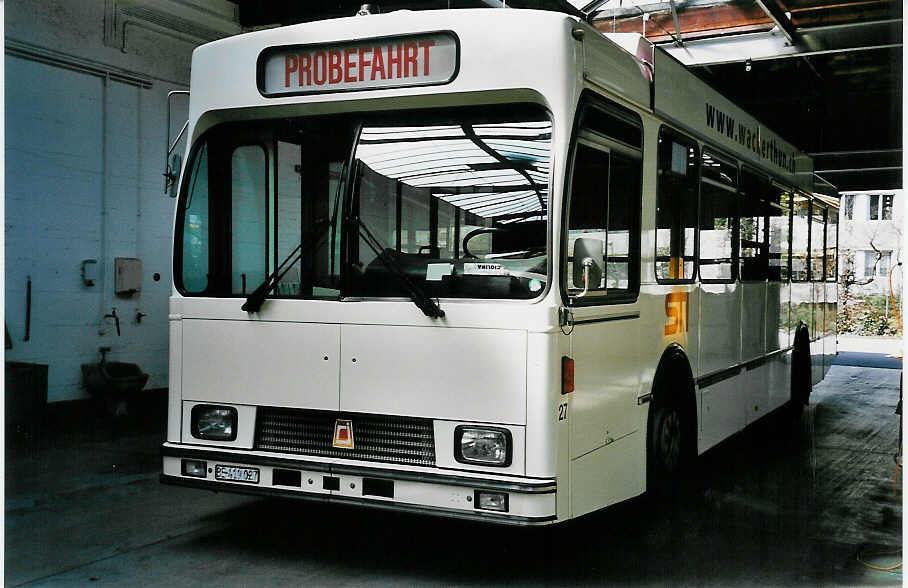 (045'402) - STI Thun - Nr. 27/BE 419'027 - Volvo/R&J (ex SAT Thun Nr. 27) am 16. M�rz 2001 in Thun, Garage