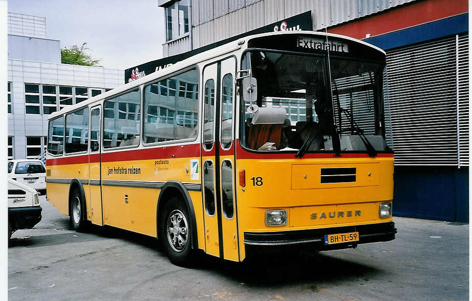 (046'423) - Aus Holland: FRAM Drachten - Nr. 18/BH-TL-59 - Saurer/R&J (ex P 24'364) am 1. Mai 2001 in Ostermundigen, Zentweg