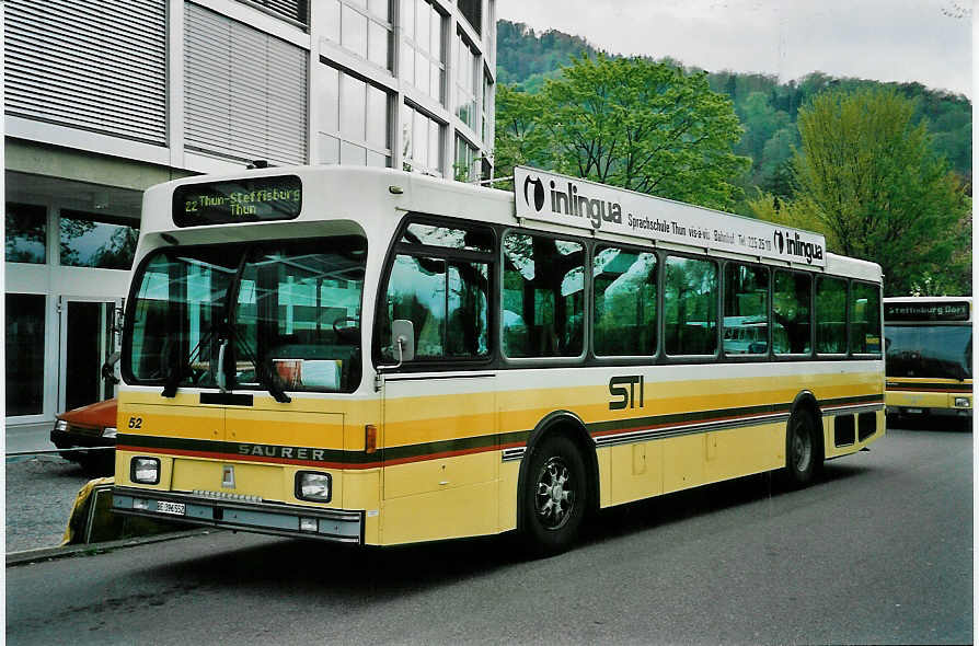 (046'433) - STI Thun - Nr. 52/BE 396'552 - Saurer/R&J am 4. Mai 2001 bei der Schifflndte Thun