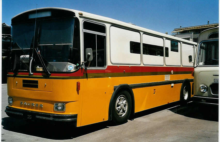 (047'433) - Segessenmann, Burgistein - Saurer/T�scher (ex P 24'229) am 25. Juni 2001 in Thun, Garage STI