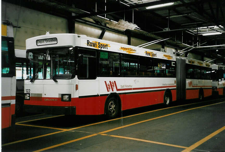 (048'529) - WV Winterthur - Nr. 122 - Saurer/FHS Gelenktrolleybus am 18. Juli 2001 in Winterthur, Depot Grzefeld