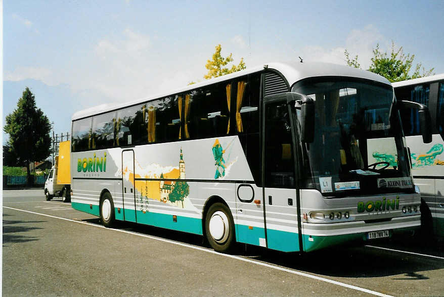 (048'728) - Aus Frankreich: Borini, Meg�ve - 1187 WV 74 - Neoplan am 31. Juli 2001 in Thun, Seestrasse