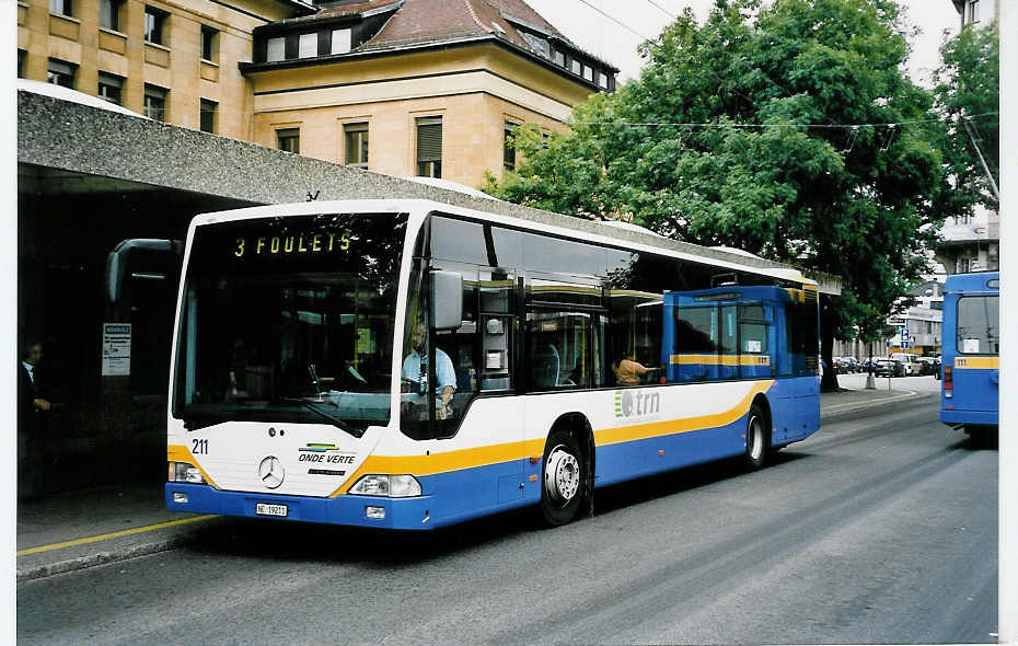 (048'814) - TC La Chaux-de-Fonds - Nr. 211/NE 19'211 - Mercedes am 6. August 2001 beim Bahnhof La Chaux-de-Fonds