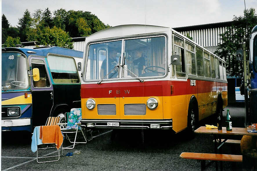 (049'115) - Trb, Oberrieden - Nr. 12/ZH 69'651 - FBW/R&J (ex Ryffel, Uster Nr. 12) am 18. August 2001 in Burgdorf, AMP