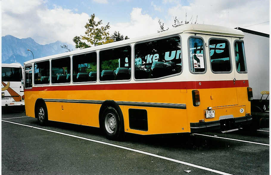 (049'636) - Selfors, Meiringen - BE 260 - Saurer/Tscher (ex P 24'236) am 11. September 2001 in Thun, Seestrasse