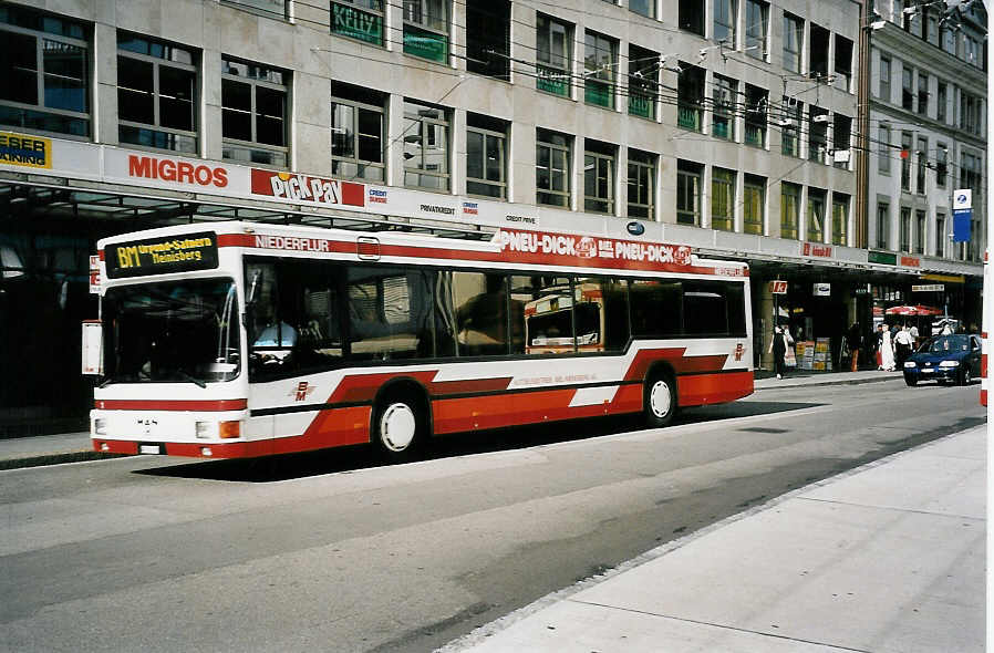 (049'935) - ABM Meinisberg - Nr. 1/BE 133'371 - MAN am 1. Oktober 2001 in Biel, Guisanplatz