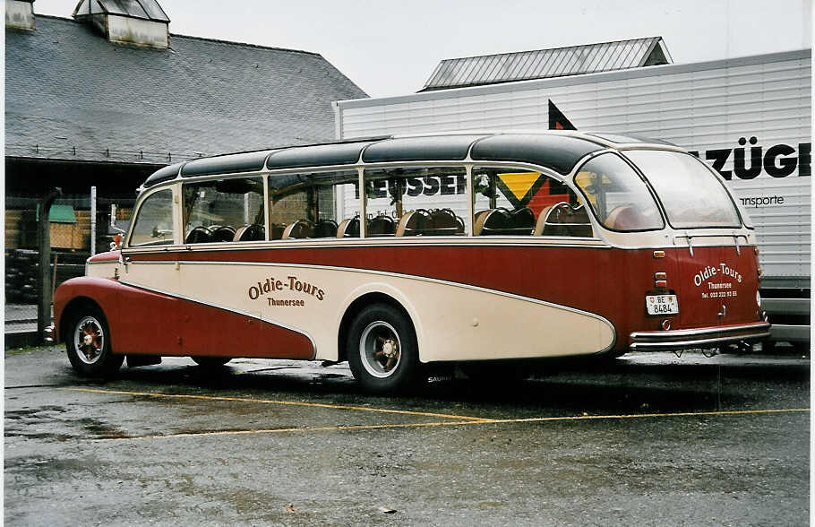 (050'034) - Reusser, Thun - BE 8484 - Saurer/R&J (ex H�sler, Menziken) am 7. Oktober 2001 in Thun, Garage