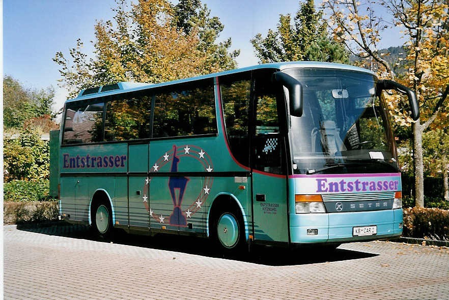 (050'117) - Aus Oesterreich: Entstrasser, Kitzb�hel - KB CAR 2 - Setra am 13. Oktober 2001 in Thun, Schadausaal
