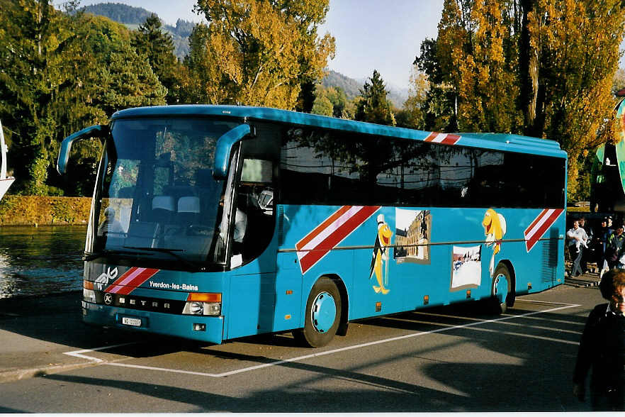 (050'119) - TPYG Yverdon - VD 1110 - Setra am 13. Oktober 2001 bei der Schifflndte Thun