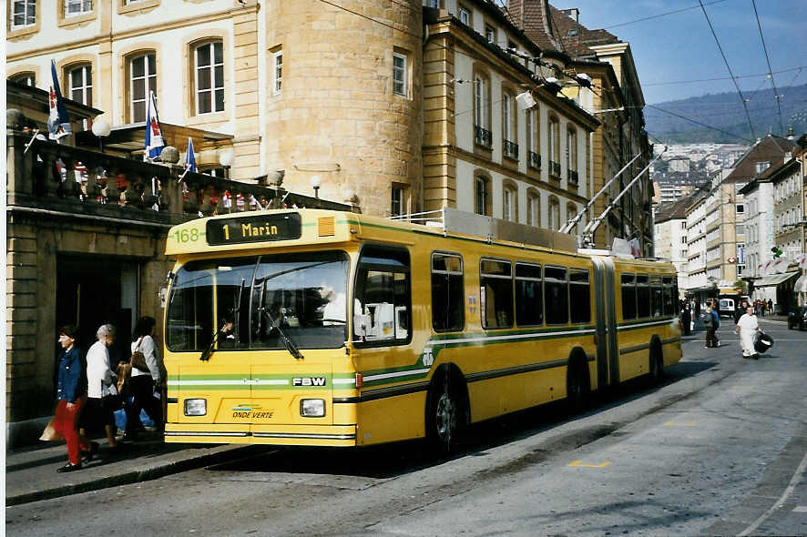 (050'308) - TN Neuch�tel - Nr. 168 - FBW/Hess Gelenktrolleybus am 17. Oktober 2001 in Neuch�tel, Place Pury