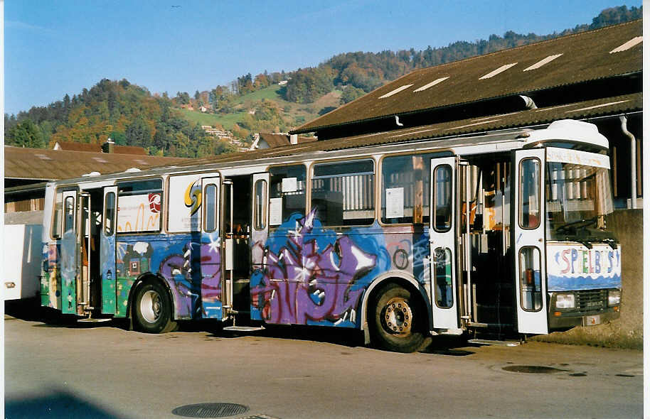 (050'526) - Kirchgemeinde, Steffisburg - Neoplan/Auw�rter (ex AvH Heimenschwand Nr. 3) am 3. November 2001 in Thun, Garage STI