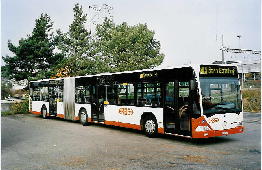 (050'623) - RBS Worblaufen - Nr. 77/BE 565'077 - Mercedes am 18. November 2001 in Worblaufen, Garage