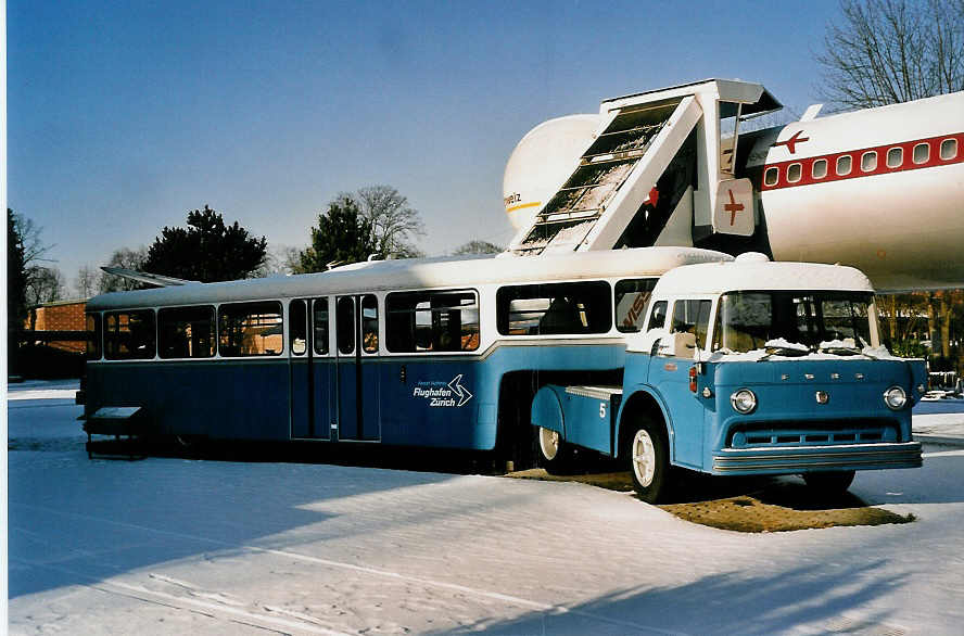 (050'907) - Flughafen, Z�rich - Nr. 5 - Ford/H�nni am 24. Dezember 2001 in Luzern, Verkehrshaus