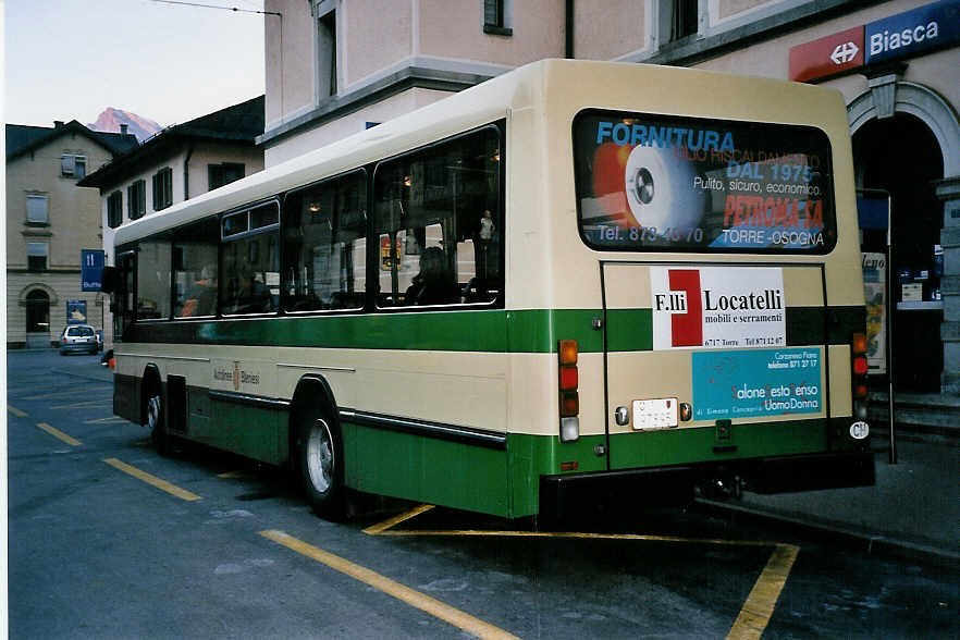 (051'327) - ABl Biasca - Nr. 16/TI 97'895 - NAW/Hess am 1. Januar 2002 beim Bahnhof Biasca