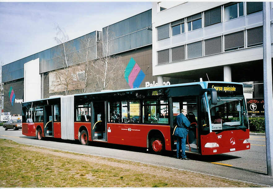 (052'302) - VB Biel - Nr. 147/BE 572'147 - Mercedes am 17. M�rz 2002 in Gen�ve, Palexpo (Einsatz TPG)