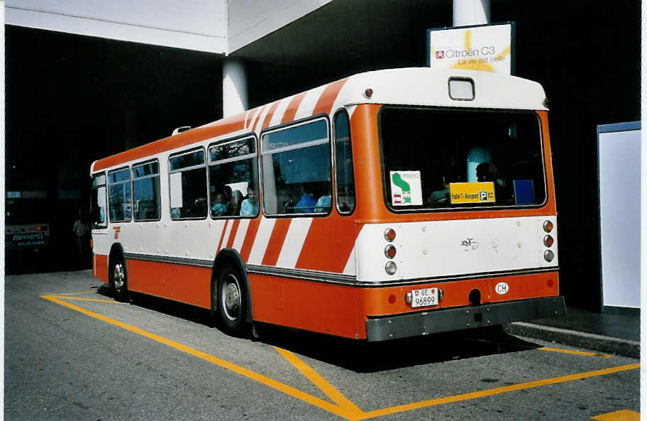 (052'309) - Shuttle, Gen�ve - GE 96'899 - FBW/Hess-Lauber (ex TPG Gen�ve Nr. 545 + 255) am 17. M�rz 2002 in Gen�ve, Palexpo