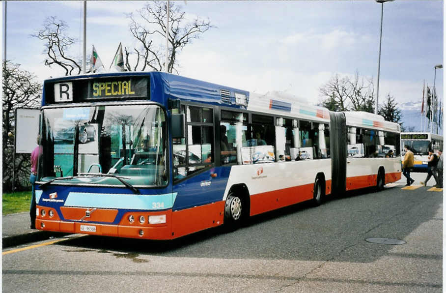 (052'324) - TPG Gen�ve - Nr. 334/GE 96'368 - Volvo am 17. M�rz 2002 in Gen�ve, Palexpo