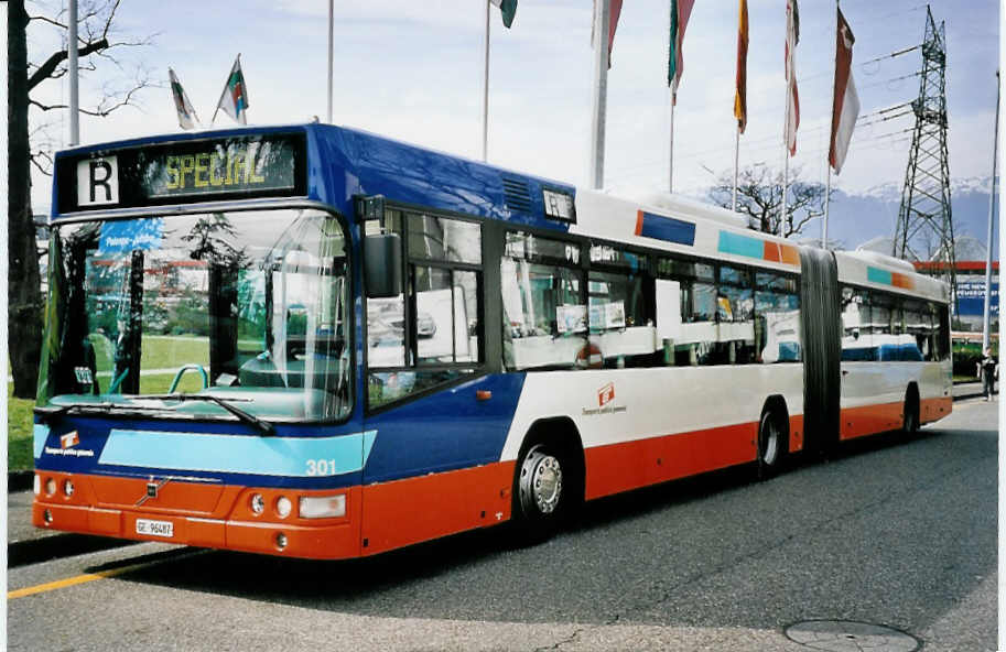 (052'332) - TPG Gen�ve - Nr. 301/GE 96'487 - Volvo am 17. M�rz 2002 in Gen�ve, Palexpo