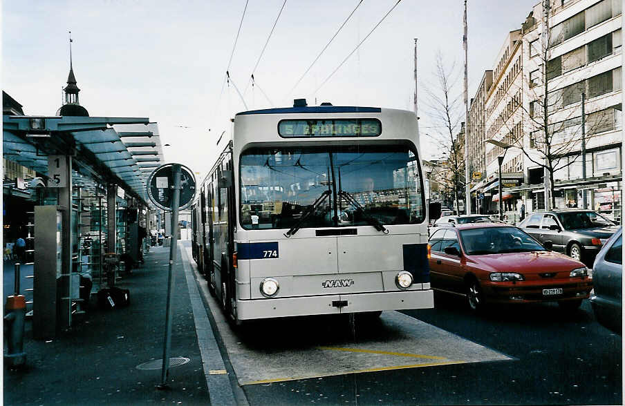 (052'430) - TL Lausanne - Nr. 774 - NAW/Lauber Trolleybus am 17. Mrz 2002 beim Bahnhof Lausanne