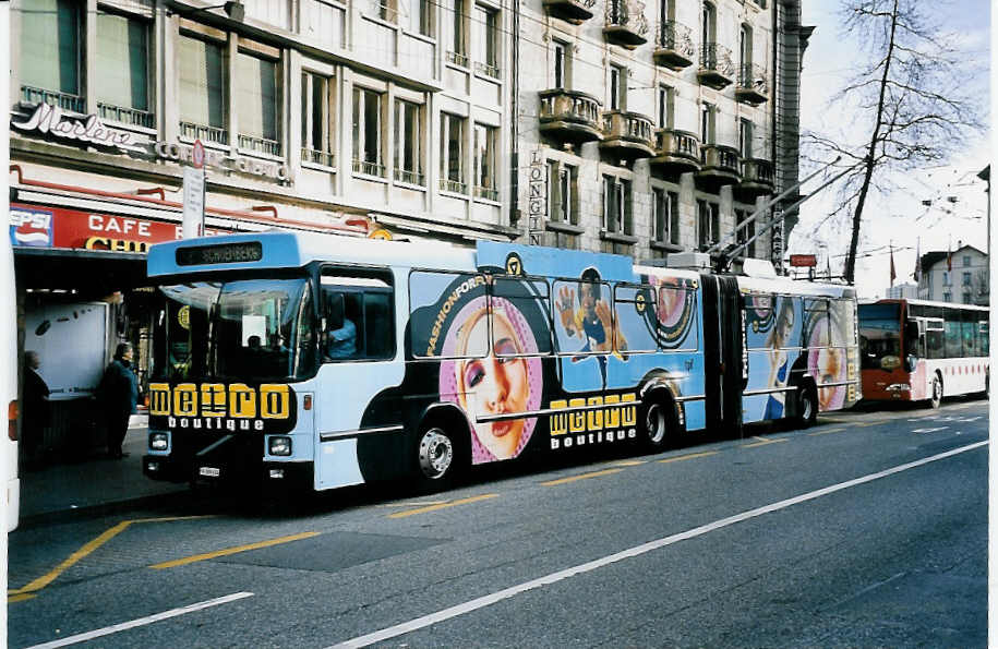 (052'436) - TPF Fribourg - Nr. 509/FR 300'414 - Volvo/Hess Gelenkduobus (ex TF Fribourg Nr. 109) am 17. M�rz 2002 beim Bahnhof Fribourg