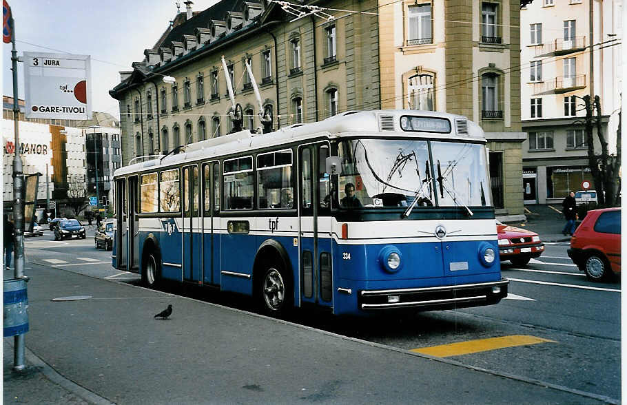 (052'501) - TPF Fribourg - Nr. 334 - Saurer/Hess Trolleybus (ex TF Fribourg Nr. 34) am 17. M�rz 2002 in Fribourg, Tivoli