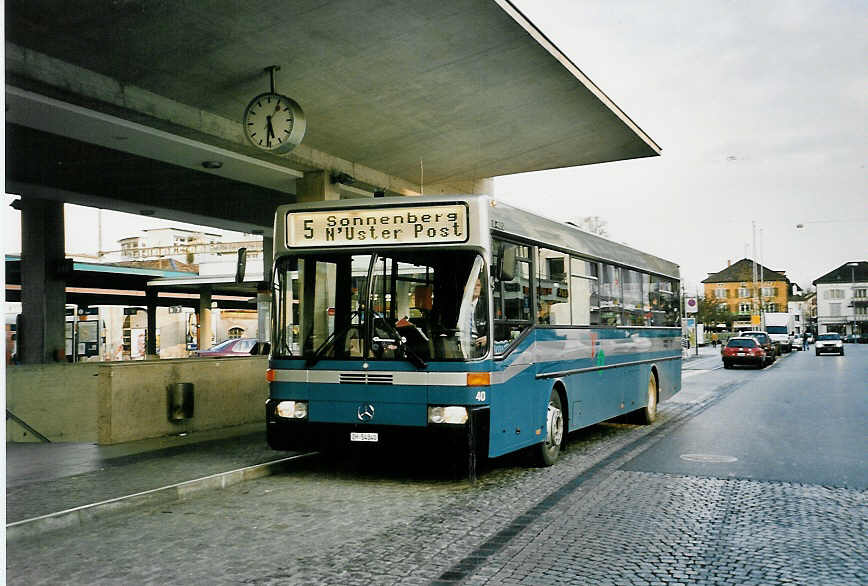 (052'611) - VZO Gr�ningen - Nr. 40/ZH 54'340 - Mercedes am 23. M�rz 2002 beim Bahnhof Uster