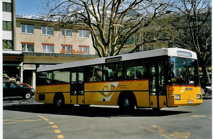 (052'625) - PTT-Regie - P 25'376 - Mercedes/R&J (ex Engeloch, Riggisberg Nr. 2; ex P 25'305) am 29. M�rz 2002 beim Bahnhof Interlaken West