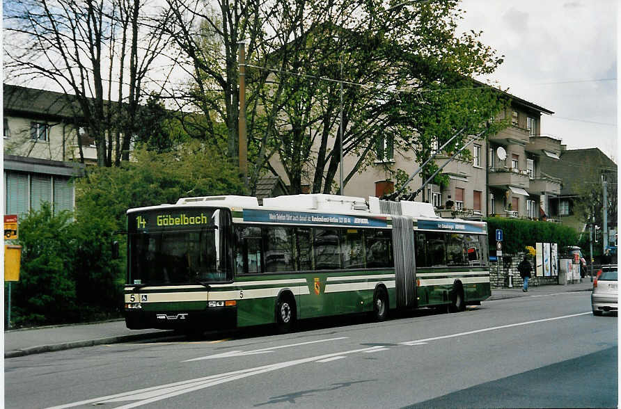(052'919) - SVB Bern - Nr. 5 - NAW/Hess Gelenktrolleybus am 15. April 2002 in Bern, Bethlehem S�ge
