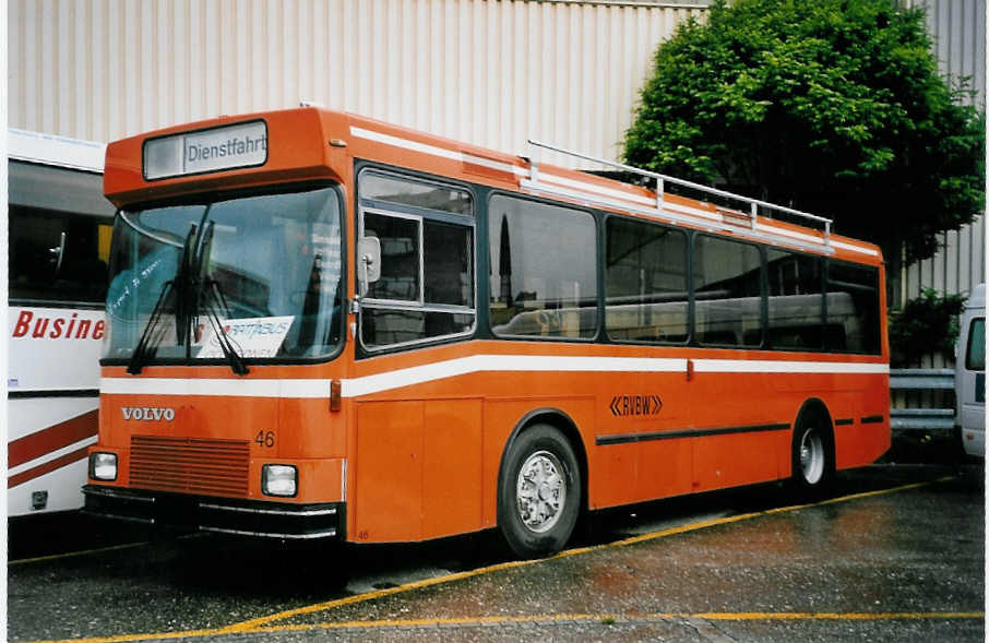 (053'412) - RVBW Wettingen - Nr. 46 - Volvo/Hess am 18. Mai 2002 in Biel, Rattinbus