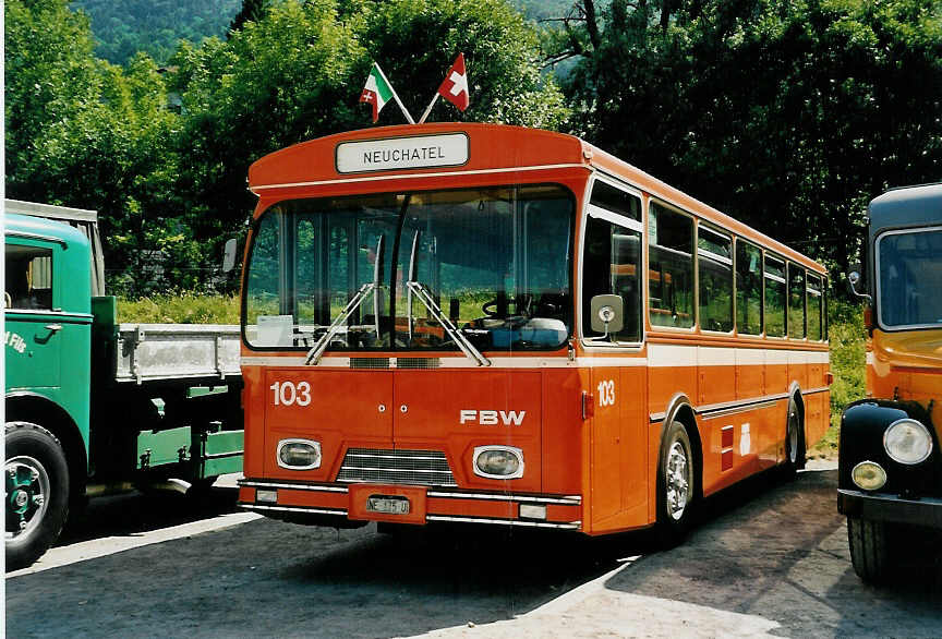 (054'004) - TN Neuch�tel (ANAT) - Nr. 103/NE 175 U - FBW/Hess (ex Nr. 203; ex Nr. 103) am 22. Juni 2002 in Aigle, Saurertreffen