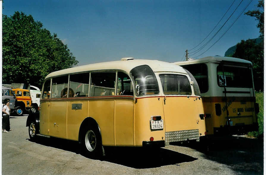 (054'035) - Roch, Ch�telard - FR 28'324 - Berna/Lauber am 22. Juni 2002 in Aigle, Saurertreffen