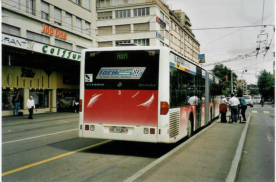 (054'427) - ABM Meinisberg - Nr. 3/BE 281'744 - Mercedes am 15. Juli 2002 beim Bahnhof Biel