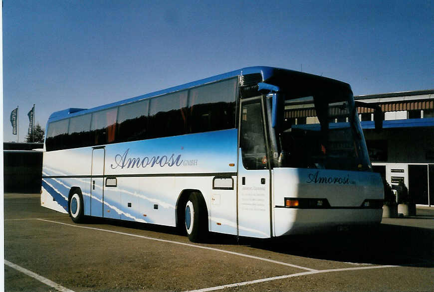 (055'134) - Amorosi, Derendingen - SO 52'449 - Neoplan am 27. Juli 2002 in Horgen, Neoplan