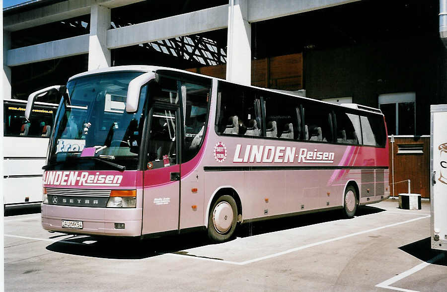 (055'402) - Aus Deutschland: Krebs, Stadtkyll - DAU-MK 54 - Setra am 15. August 2002 in Thun, Grabengut