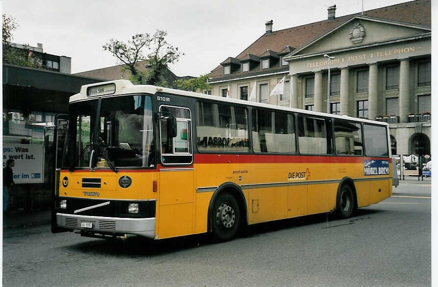 (056'023) - Brem, W�lflinswil - Nr. 4/AG 8195 - Volvo/Lauber am 11. September 2002 beim Bahnhof Aarau