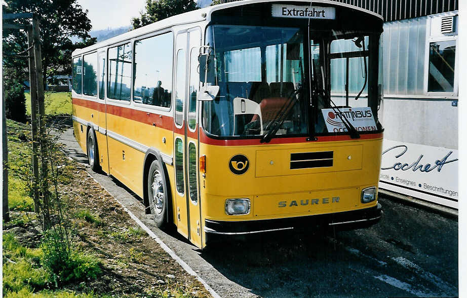 (056'30) - Karlen, Stalden - Nr. 4 - Saurer/T�scher (ex P 24'240) am 30. September 2002 in Biel, Rattinbus