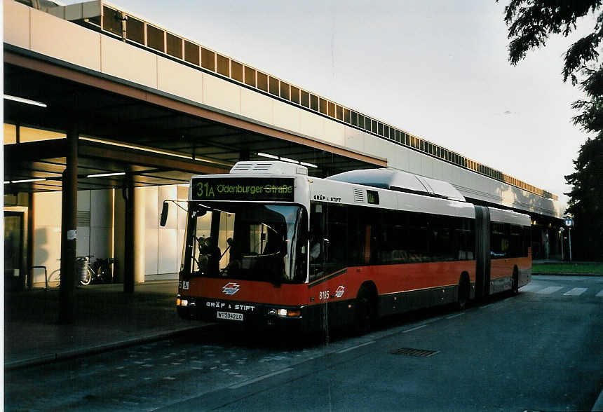 (056'415) - Wiener Linien - Nr. 8195/W 2042 LO - Gr�f&Stift am 7. Oktober 2002 in Wien, Kagran