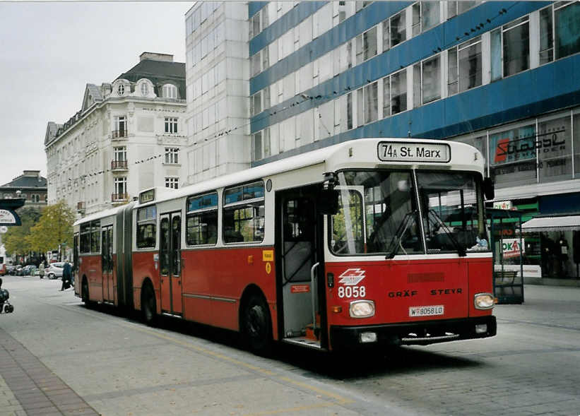 (056'609) - Wiener Linien - Nr. 8058/W 8058 LO - Gr�f/Steyr am 9. Oktober 2002 in Wien, Landstrasse