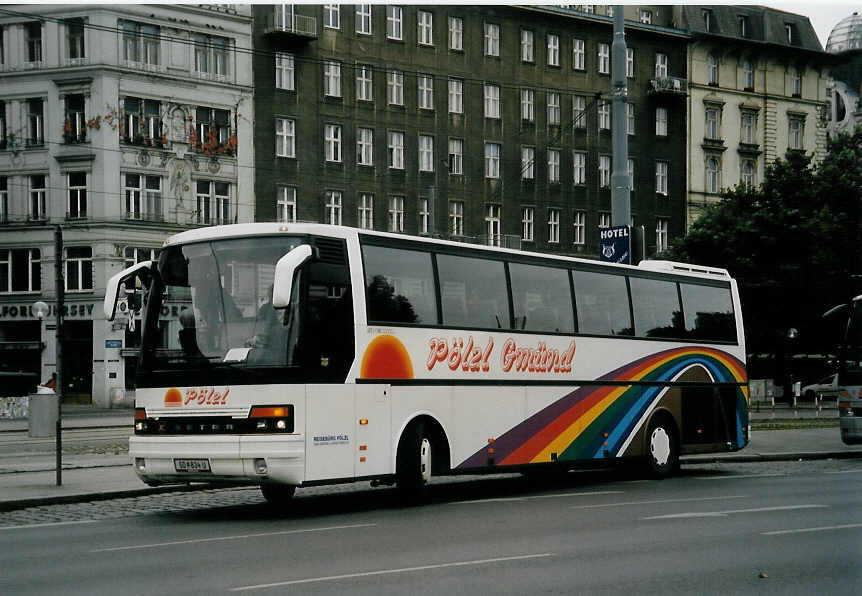 (056'724) - P�lzl, Gm�nd - GD 834 U - Setra am 9. Oktober 2002 in Wien, Schwedenplatz