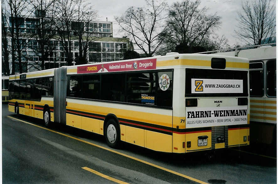 (057'726) - STI Thun - Nr. 71/BE 385'871 - MAN am 24. Dezember 2002 bei der Schiffl�ndte Thun