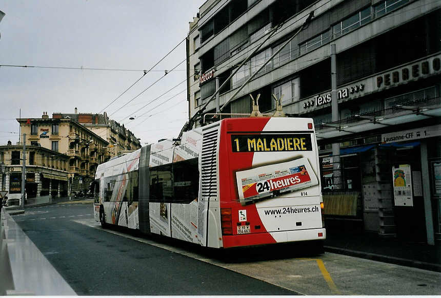 (059'119) - TL Lausanne - Nr. 814/VD 354'663 - Neoplan Gelenkduobus am 16. M�rz 2003 beim Bahnhof Lausanne