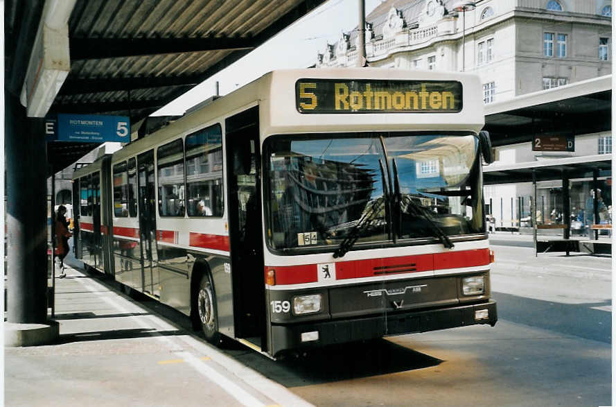 (059'418) - VBSG St. Gallen - Nr. 159 - NAW/Hess Gelenktrolleybus am 29. Mrz 2003 beim Bahnhof St. Gallen