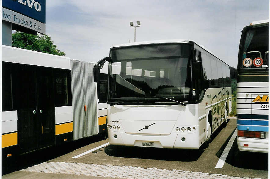 (060'619) - Volvo, Mnchenbuchsee - BE 322'617 - Volvo am 13. Juni 2003 in Mnchenbuchsee, Volvo