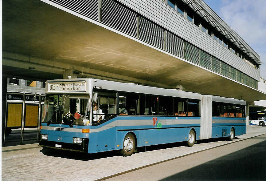 (060'716) - VZO Gr�ningen - Nr. 41/ZH 79'441 - Mercedes am 21. Juni 2003 beim Bahnhof Uster