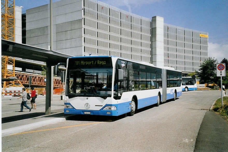 (061'917) - Welti-Furrer, Zrich - Nr. 81/ZH 661'181 - Mercedes am 25. Juli 2003 in Zrich, Flughafen